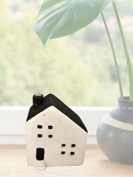 W Dekohaus aus Dolomit LED mit schwarzem Dach, H x 12 cm